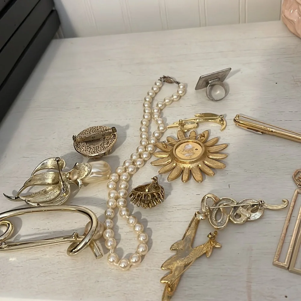 designer costume jewelry brooches necklace mod dep Sarah danecraft avon lot